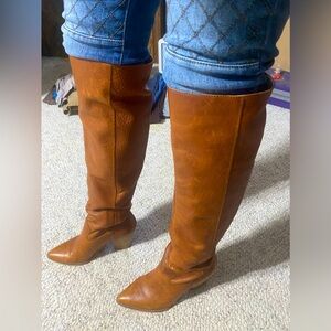 Gorgeous cognac Brown Leather knee high Lucky Boots, Excellent condition!